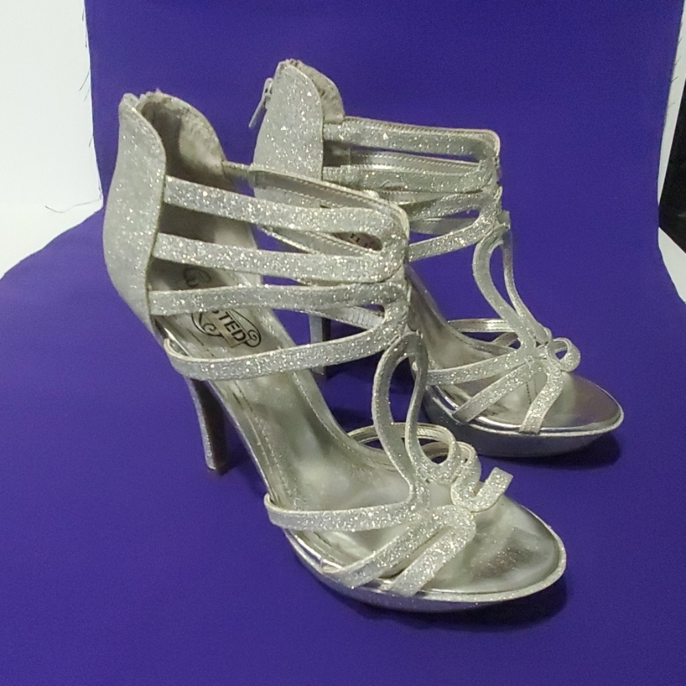 Glittering silver heels by Kenneth Cole - Size 8M